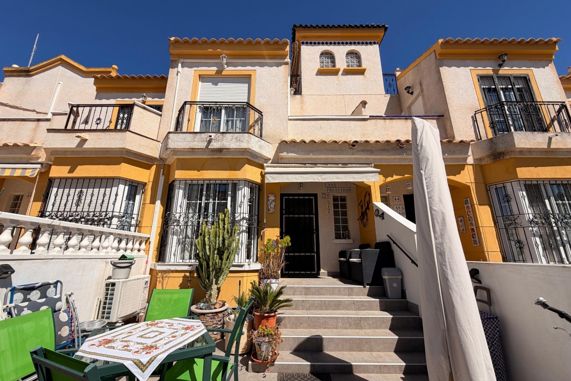 19226 | Townhouse in El Raso
